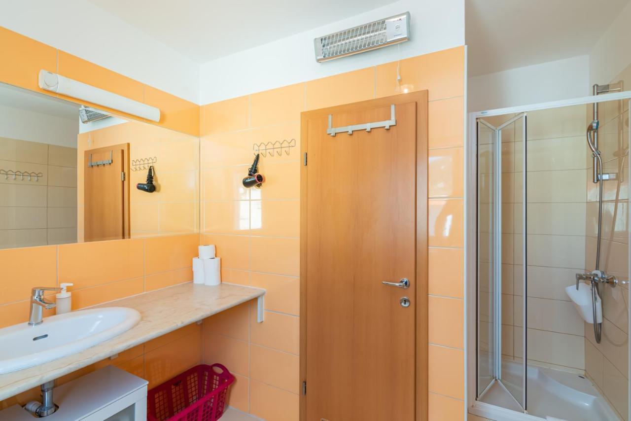 Beautiful Apartment Lovorka 6 , Baska, Krk Exterior photo
