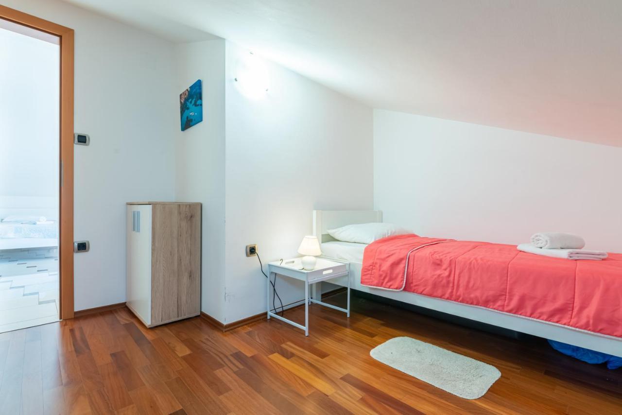 Beautiful Apartment Lovorka 6 , Baska, Krk Exterior photo